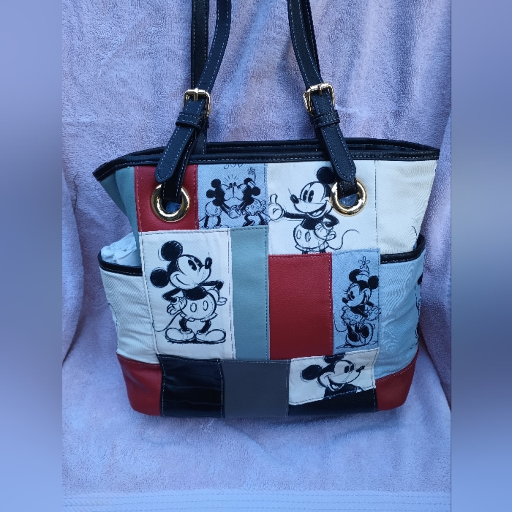Bradford Exchange Mickey and Minnie Mouse purse - Picture 5 of 10